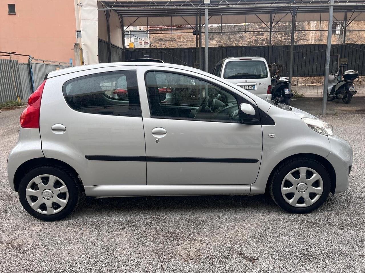 Peugeot 107 1.0 68CV 5p. Allure 70.000KM