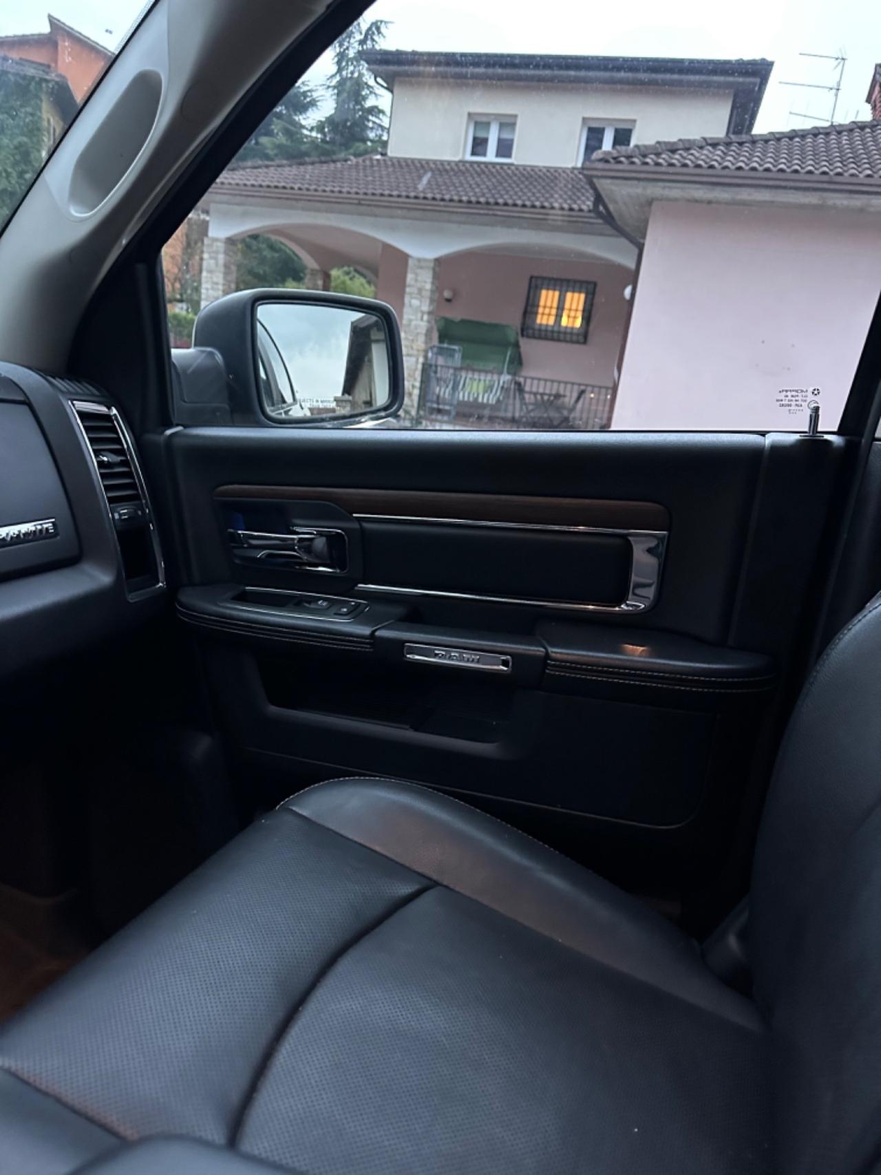 Dodge RAM LARAMIE AMATORE 4x4 KMCERT UNICOPR