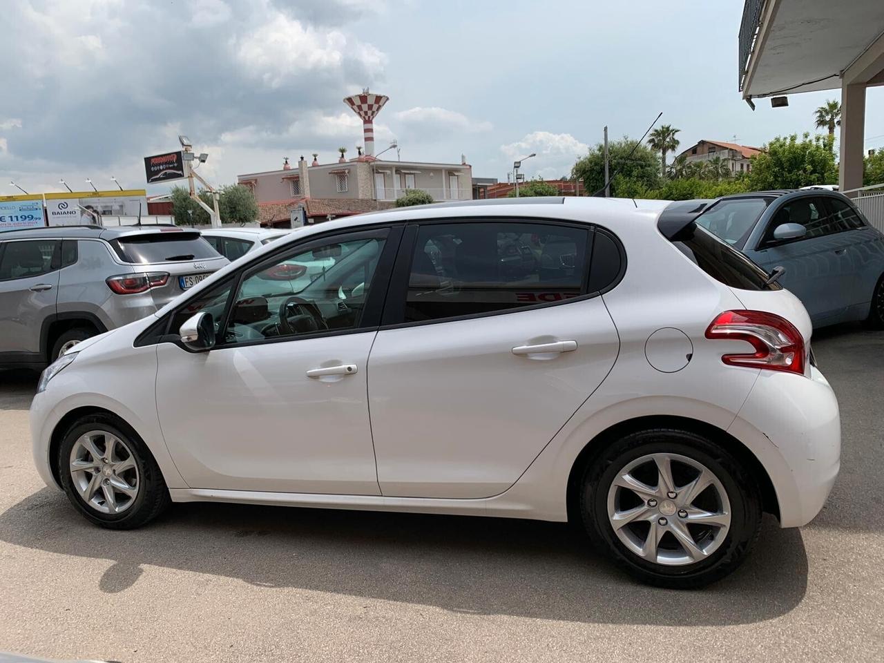 Peugeot 208 1.4 e-HDi 68 CV S&S robotizzato 5 porte Active