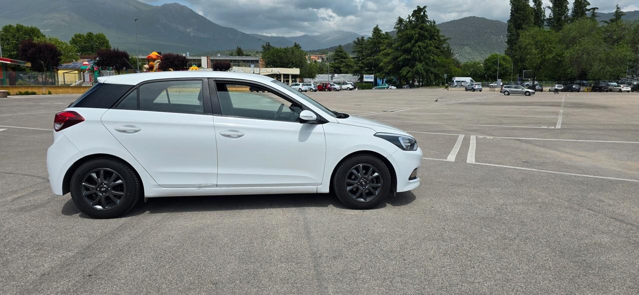 Hyundai i20 1.2 5 porte Econext Blackline