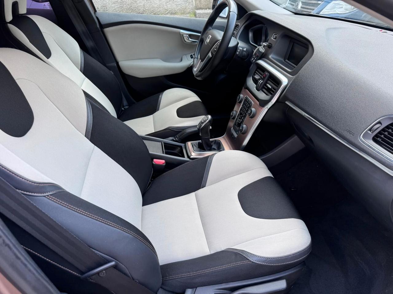 Volvo V40 Cross Country D2 1.6 Summum*EURO5B*NEOPATENTATI