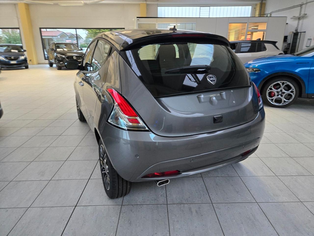 Lancia Ypsilon 1.0 FireFly 5 porte S&S Hybrid Platino