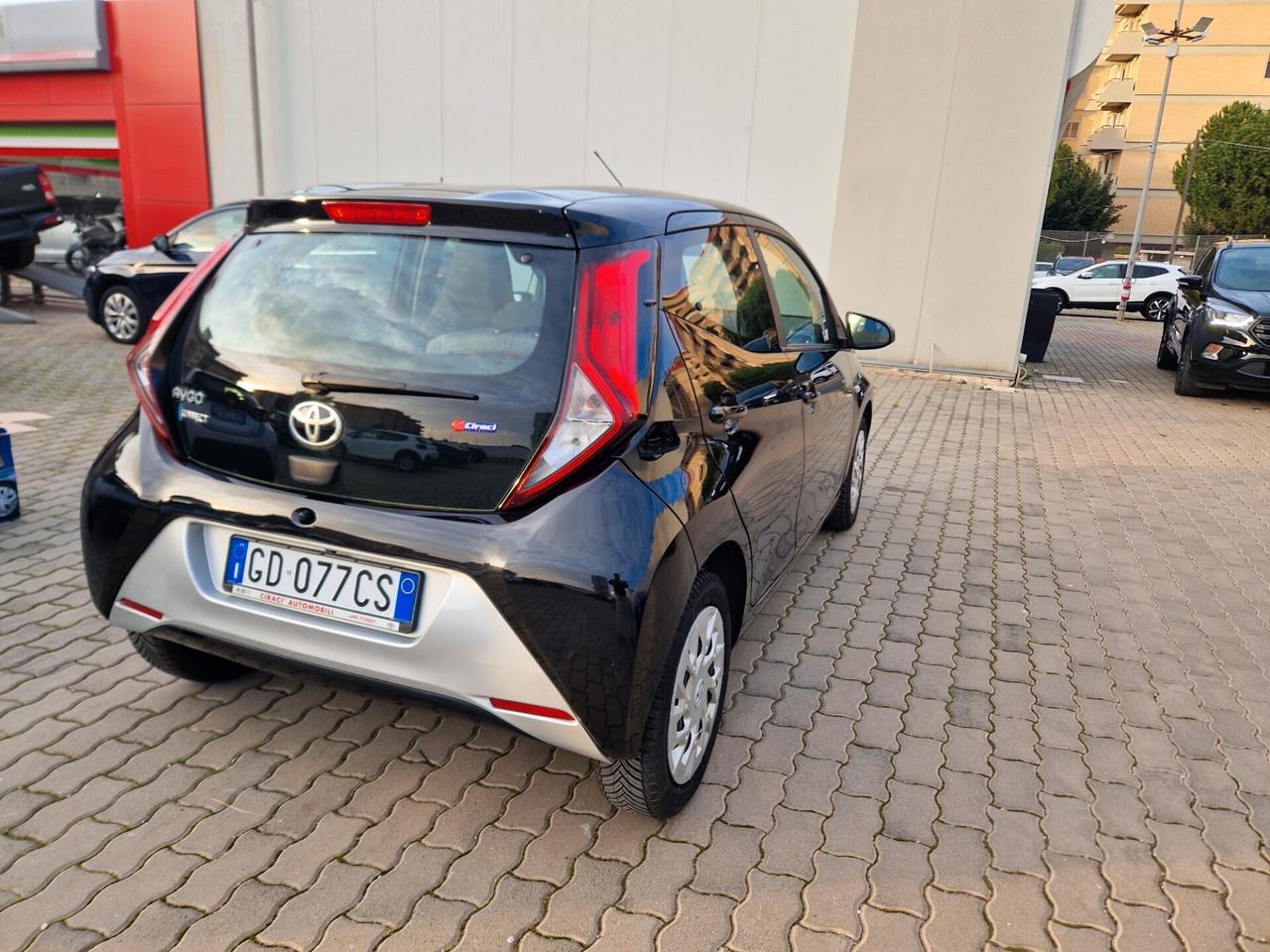 Toyota Aygo Connect 1.0 VVT-i 72 CV 5p x-play