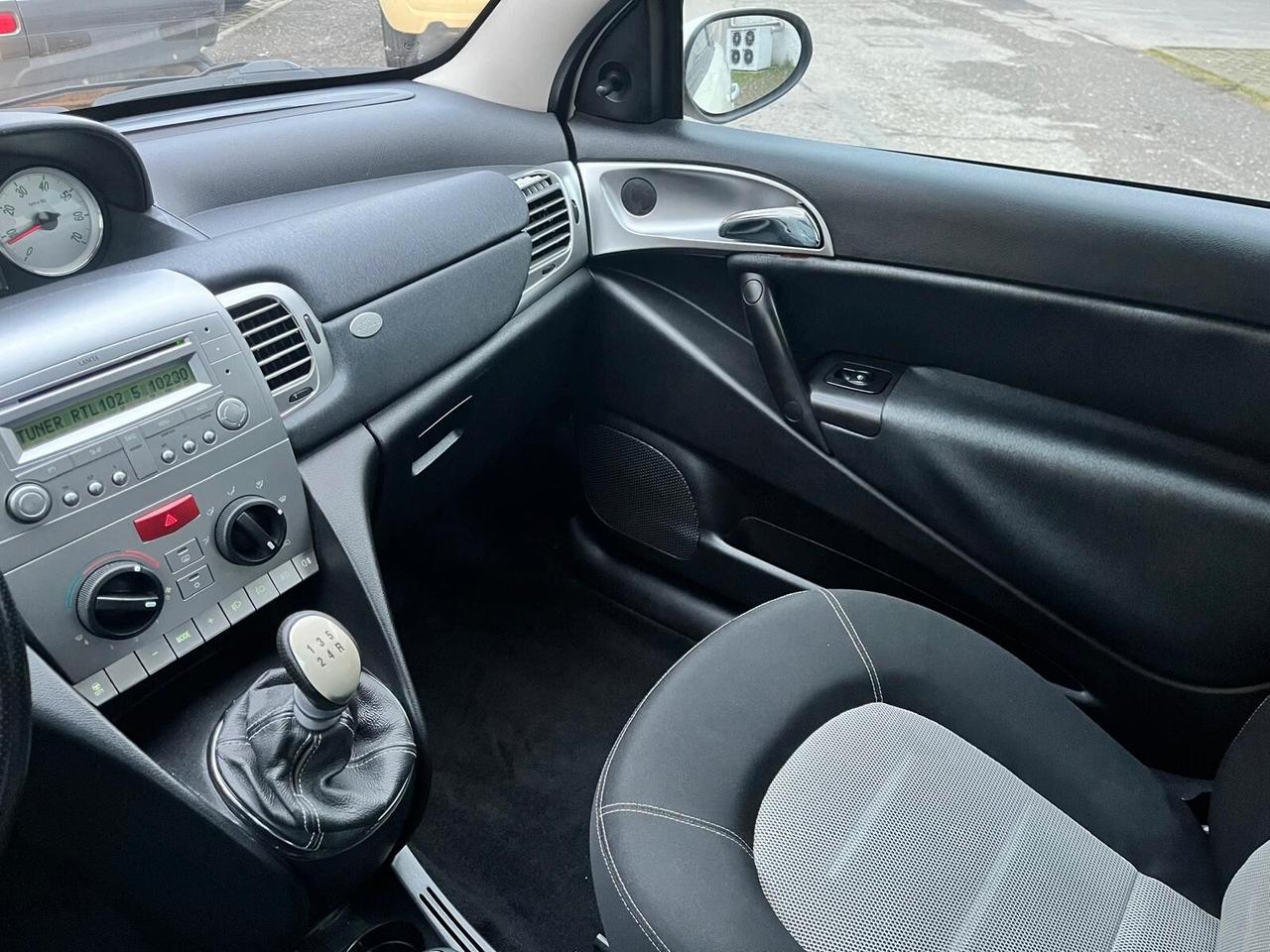 Lancia Ypsilon 1.2 Momo Design