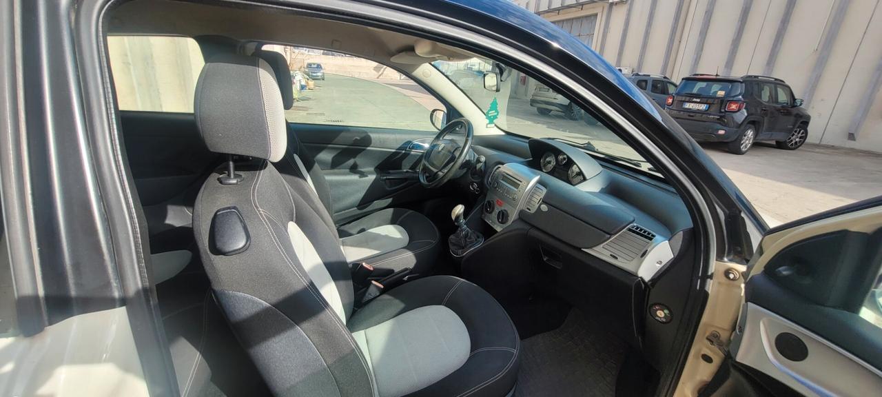 Lancia Ypsilon 1.2 Momo Design