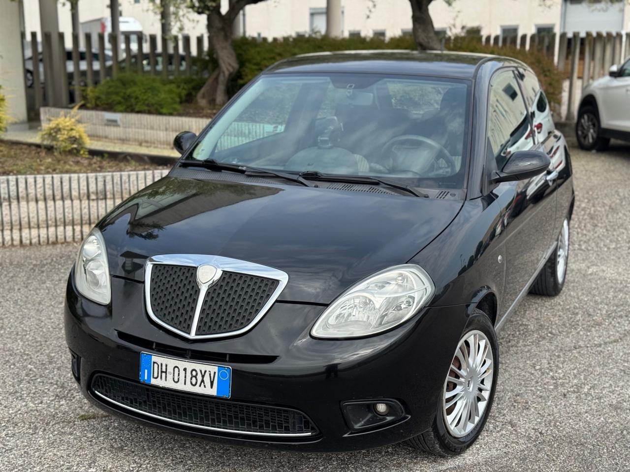 Lancia Ypsilon 1.2 60cv Neopatentati