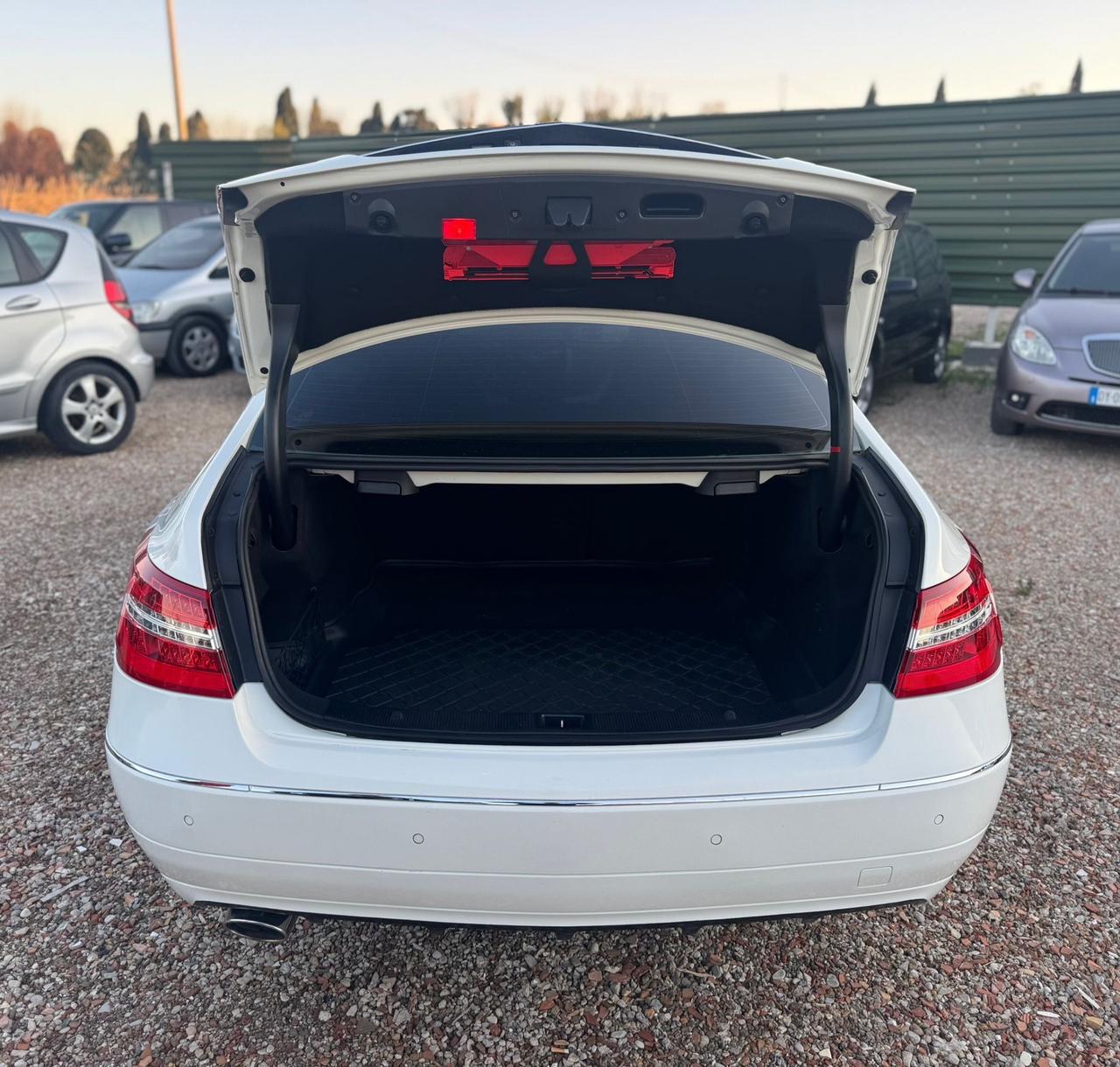 Mercedes-benz E 220 CDI Coupé BlueEFFICIENCY Avantgarde Automatica