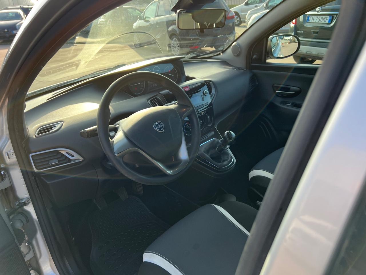 Lancia Ypsilon 1.2 69 CV 5 porte GPL Ecochic Silver