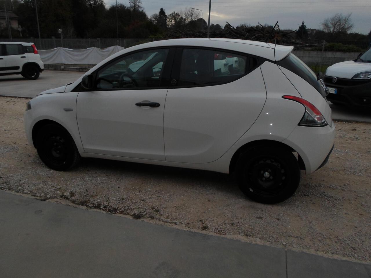 Lancia Ypsilon 1.0 FireFly 5 porte S&S Hybrid Ecochic Gold