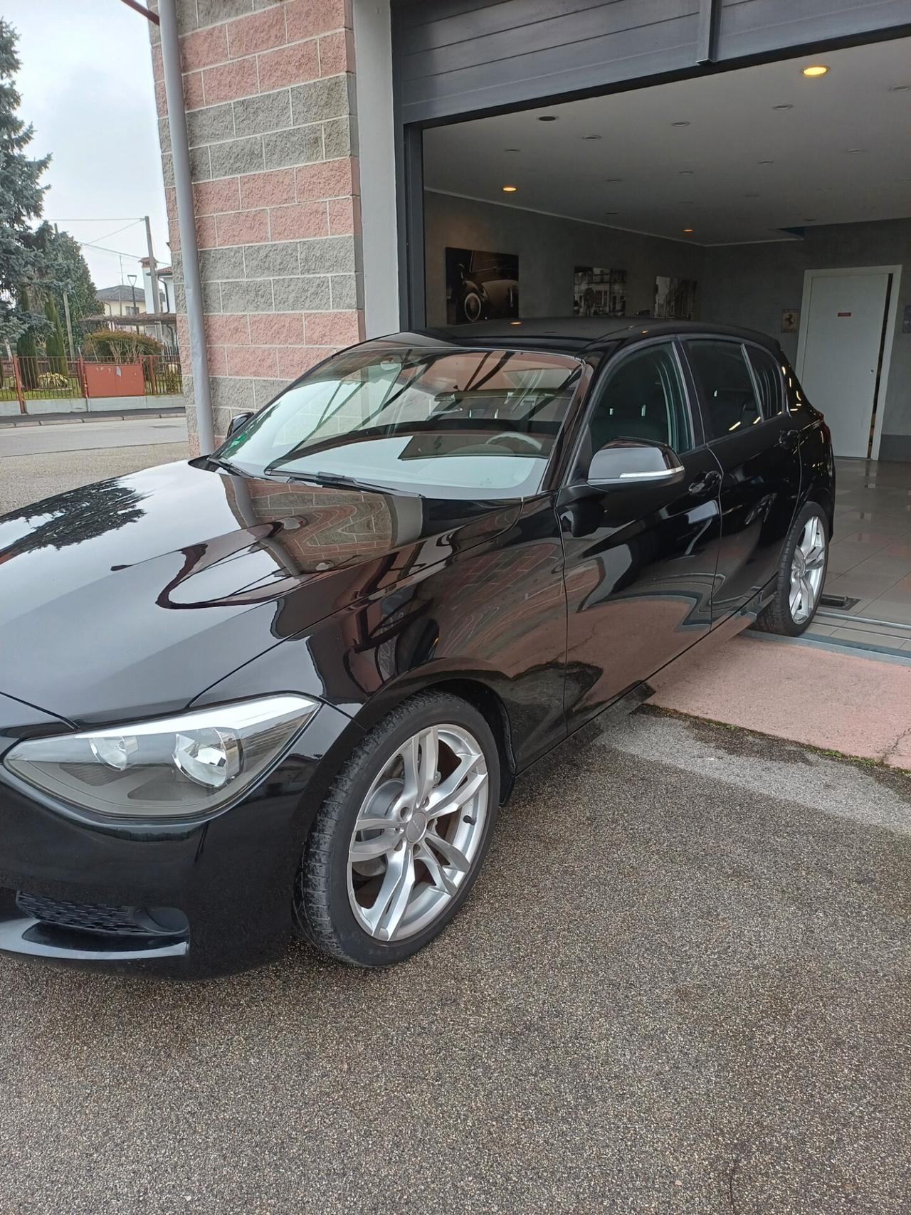 Bmw 114 114i 5p. Unique