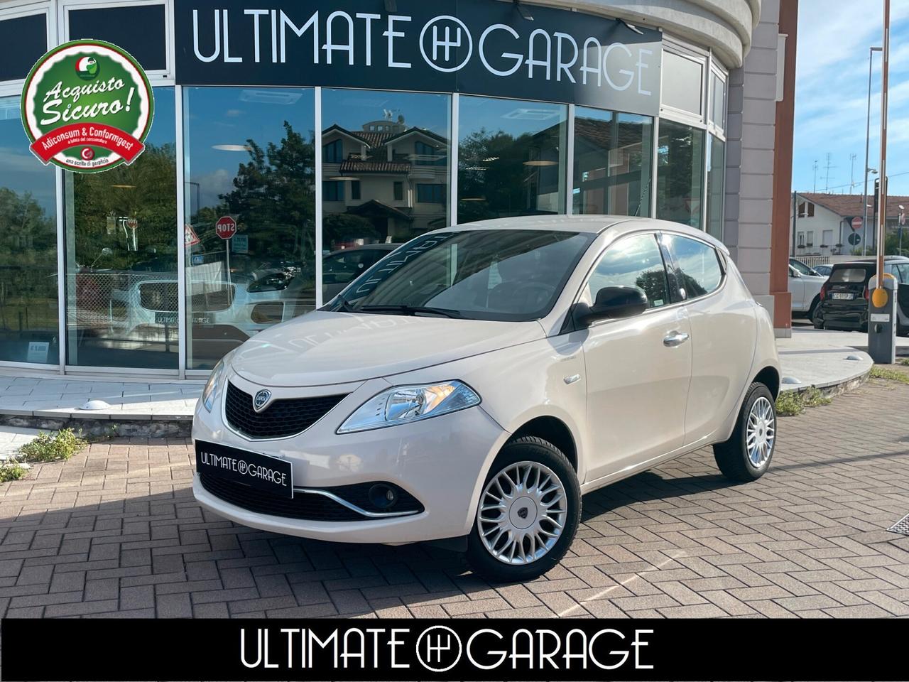 Lancia Ypsilon 0.9 TwinAir 85 CV 5 porte Metano Ecochic Gold NEOPATENTATI