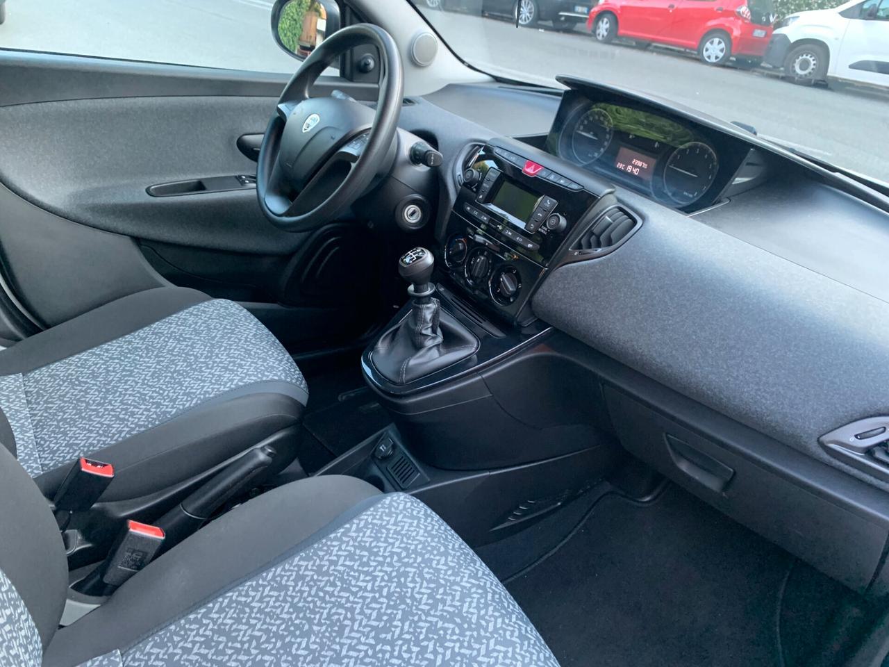 Lancia Ypsilon 1.0 HIBRIDA 2021 KM23980
