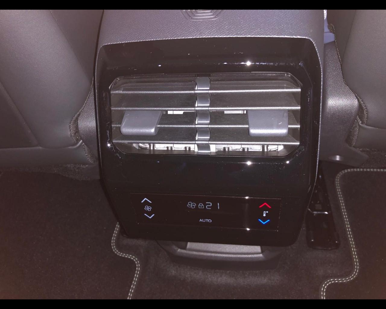 PEUGEOT Nuovo 5008 Hybrid 136 e-DCS6 GT