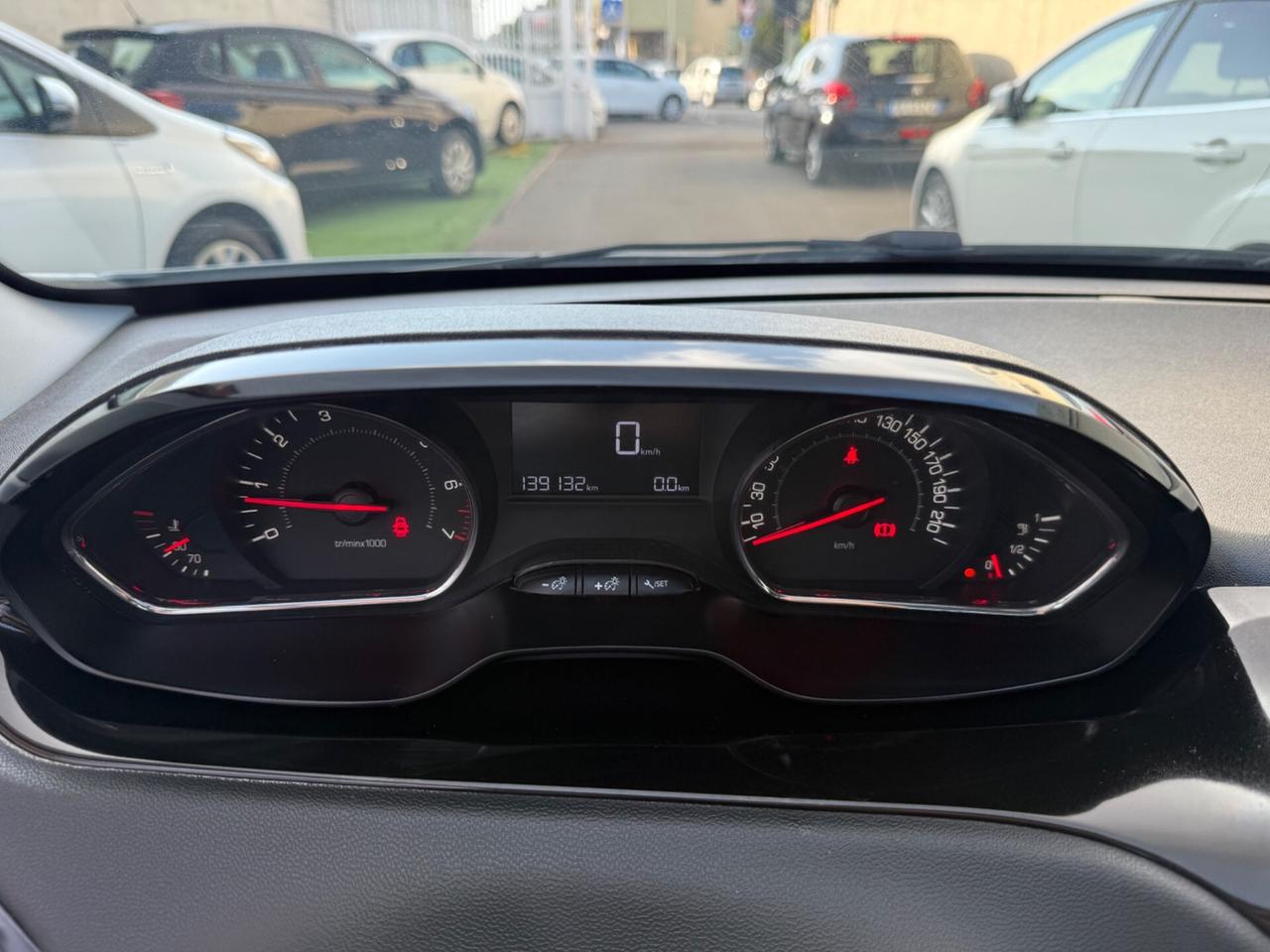 Peugeot 208 1.2benzina 5 porte - 2013
