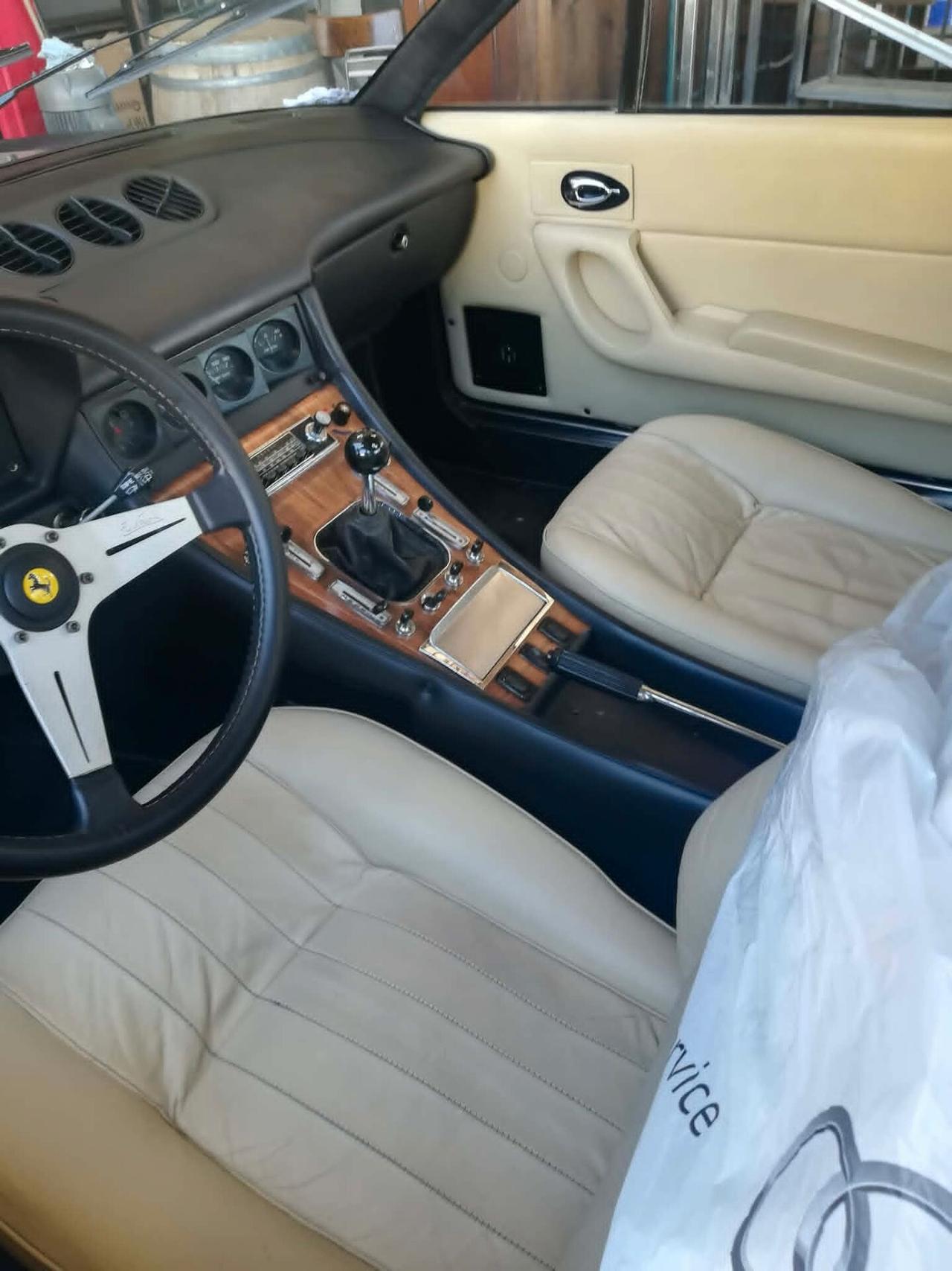 Ferrari 365 GT4 2+2 Manuale