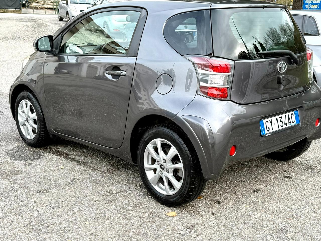 Toyota iQ 1.0 Lounge 4 Posti