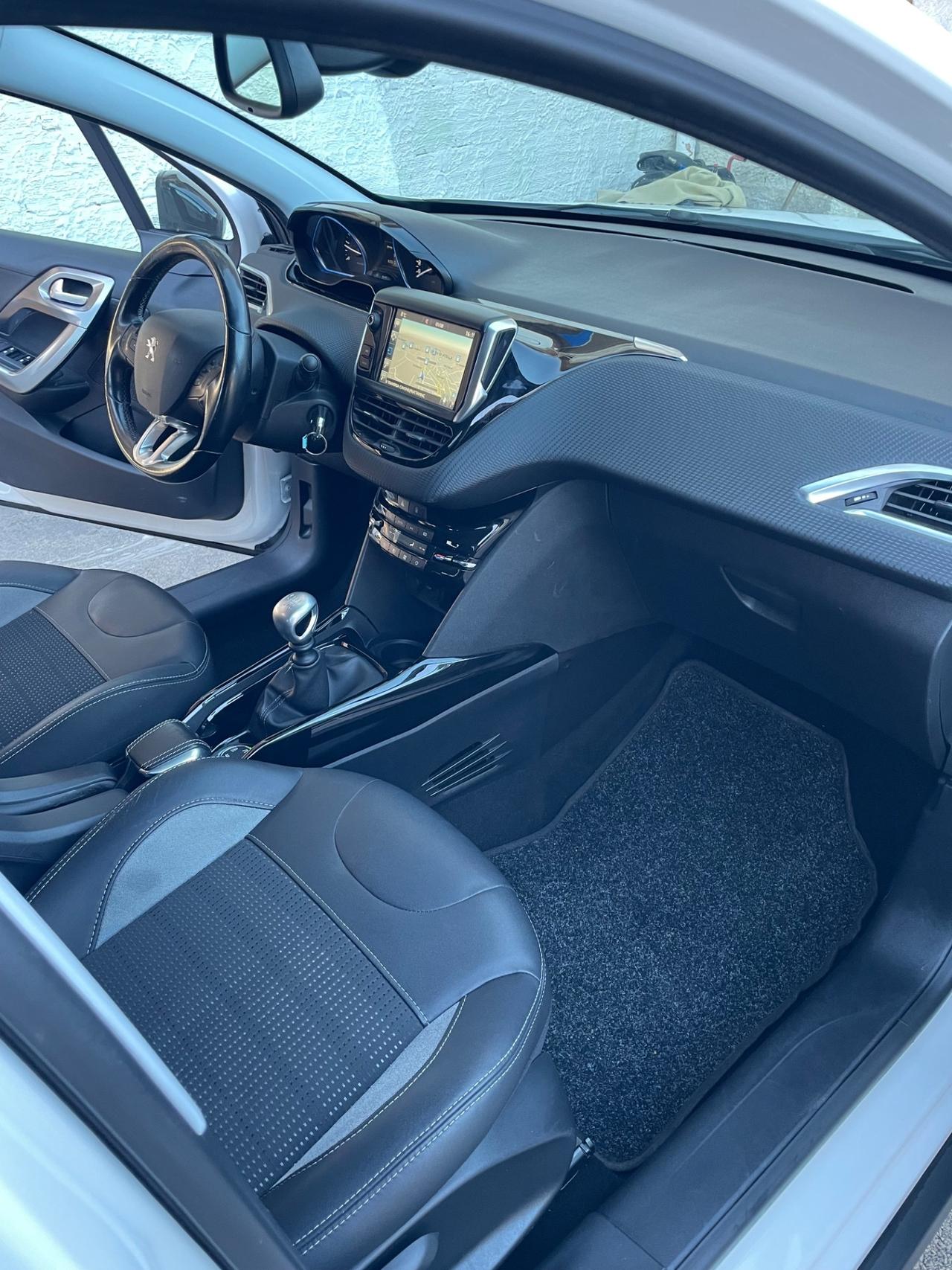 Peugeot 2008 BlueHDi 120 S&S Allure retrocamera navigatore ecc