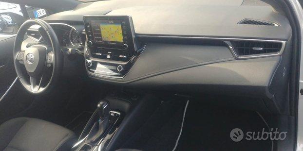 TOYOTA COROLLA HBRID 98cv NEO PATENTATI APPLE CAR PLAY BLUETOOTH CRUISE CERCHI MULTIFUNZIONE