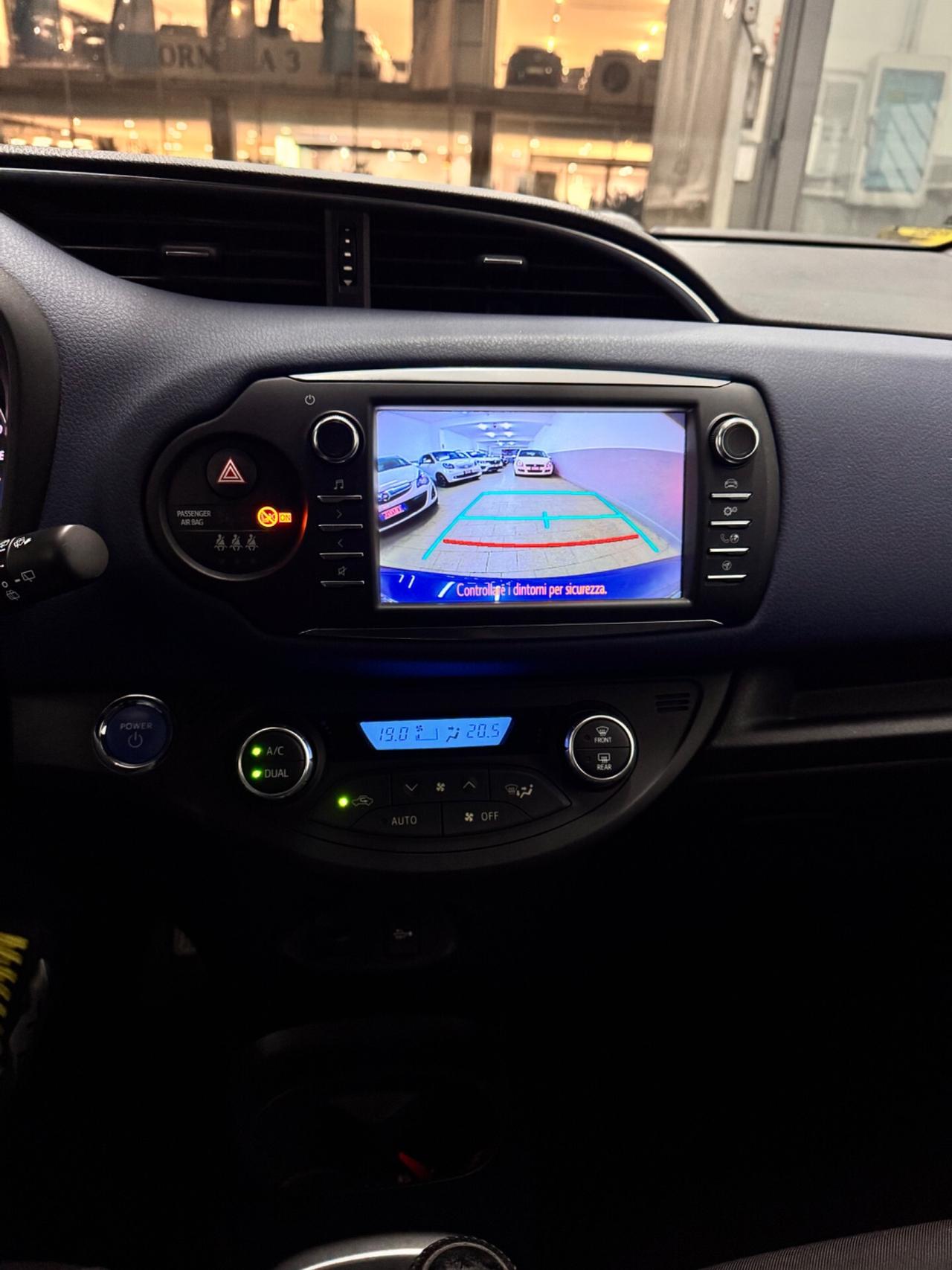 Toyota Yaris 1.5 Hybrid 73 Cv 5P. 22.000 KM - 2017