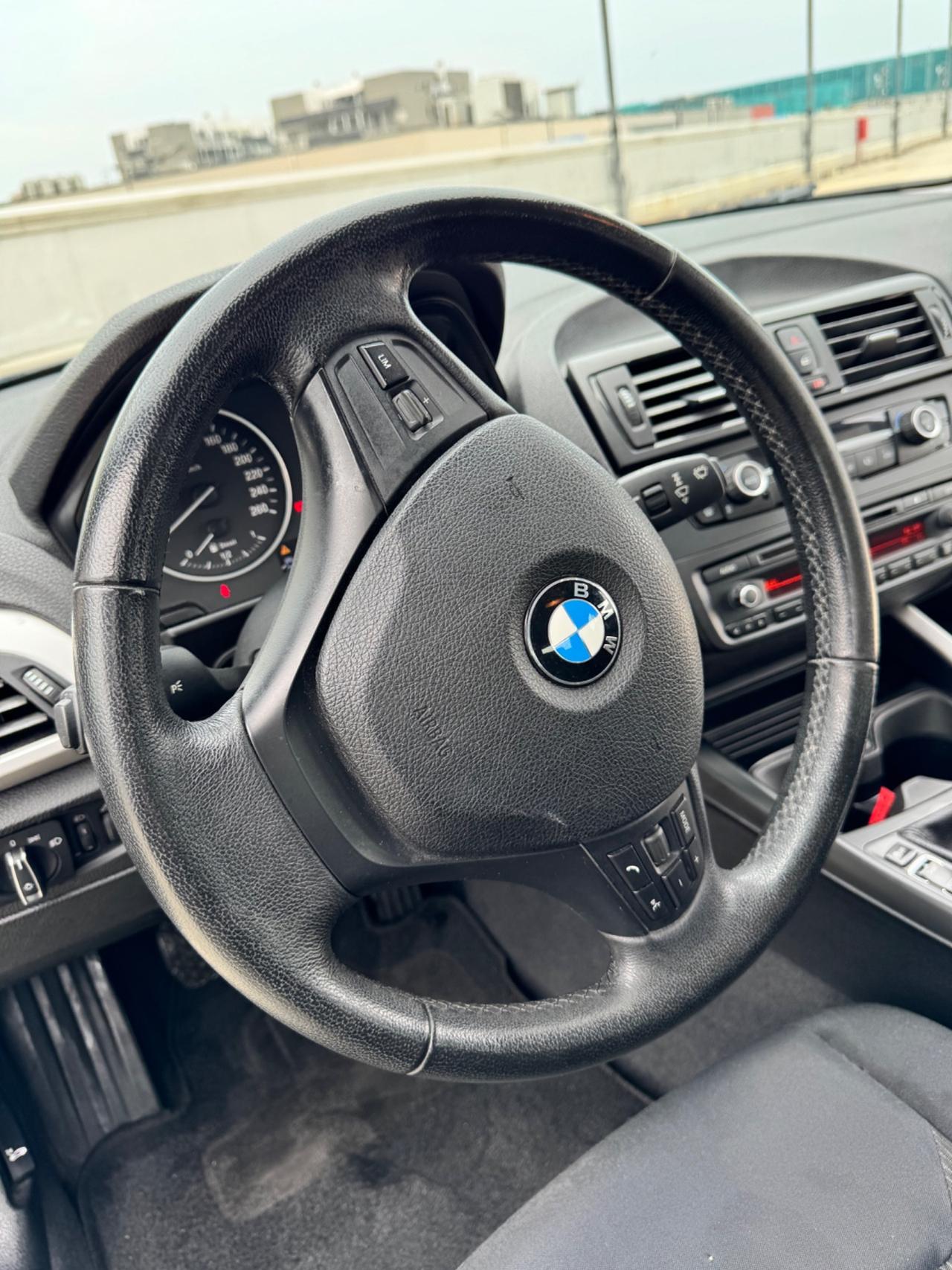 Bmw 116 116d 5p. Urban