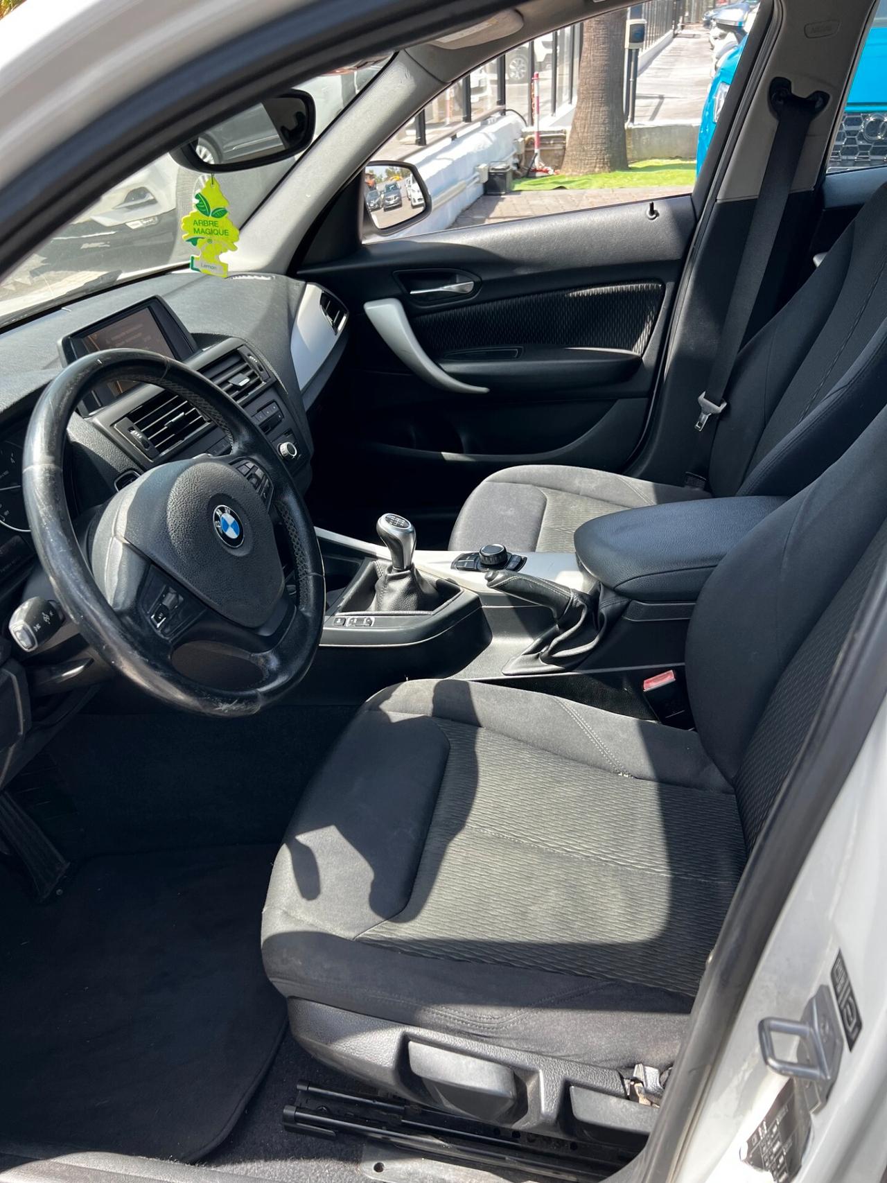 Bmw 114 114d 5p. Unique