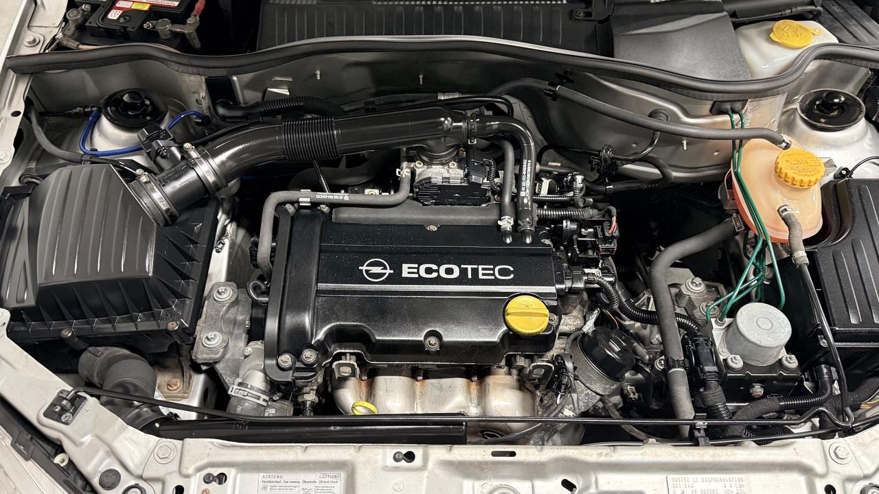 Opel Corsa 1.2i 16V cat 5 porte Silverline