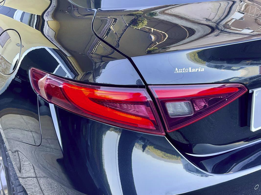 Alfa Romeo Giulia 2.2 Turbodiesel 190 CV AT8 B-Tech Blak Edition Pak esterno Veloce "Cerchi da 19°-Pinze Brembo gialle