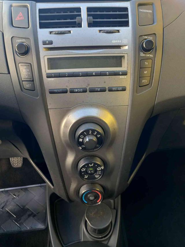 TOYOTA Yaris 1.3 5 porte Sol NEOPATENTATI