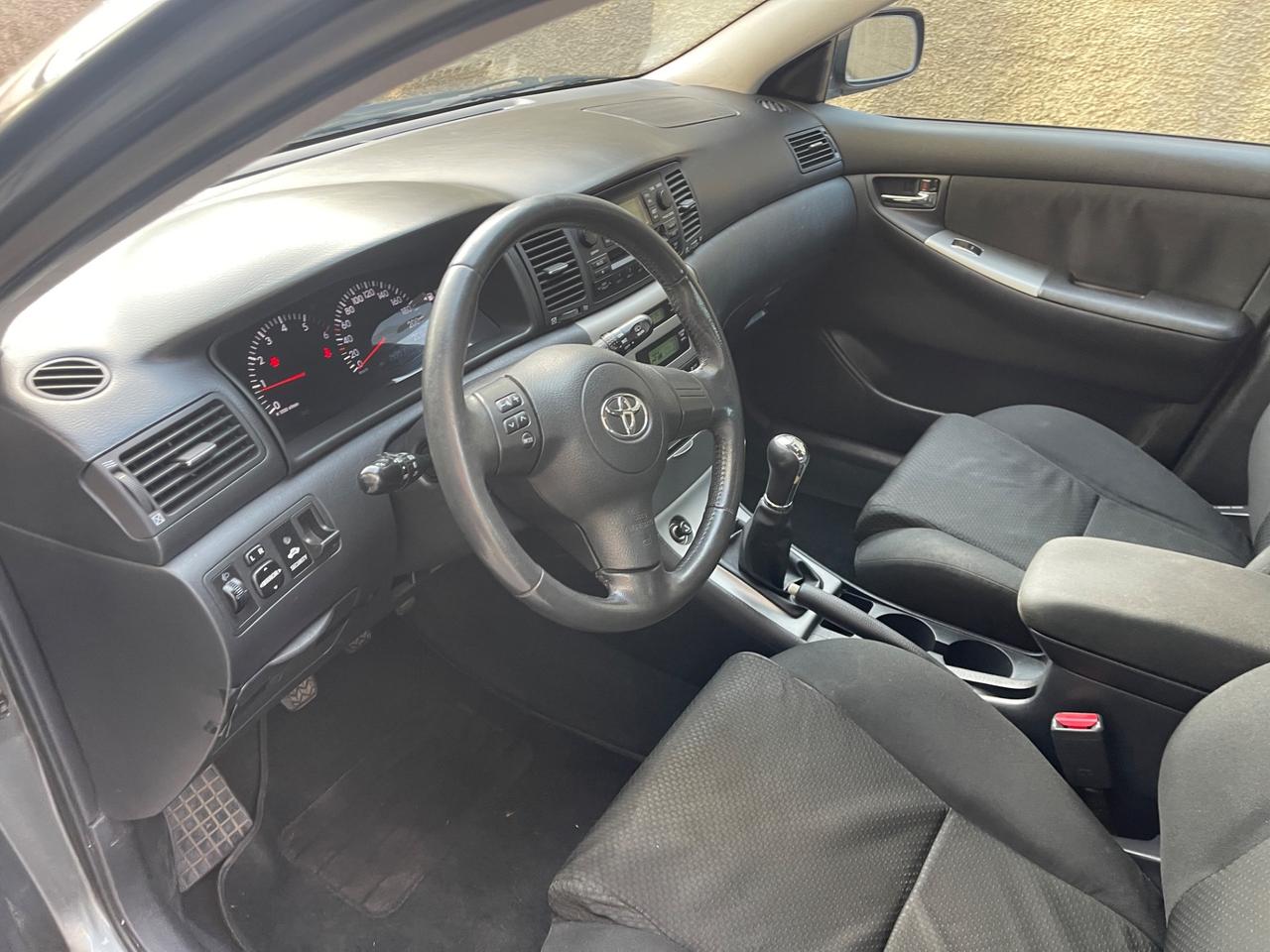 Toyota Corolla 1.4 D-4D M-MT 5p uni prop