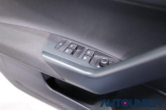 VOLKSWAGEN Taigo 1.0 TSI 115 CV R-LINE FARI LED TETTO PANORAMA