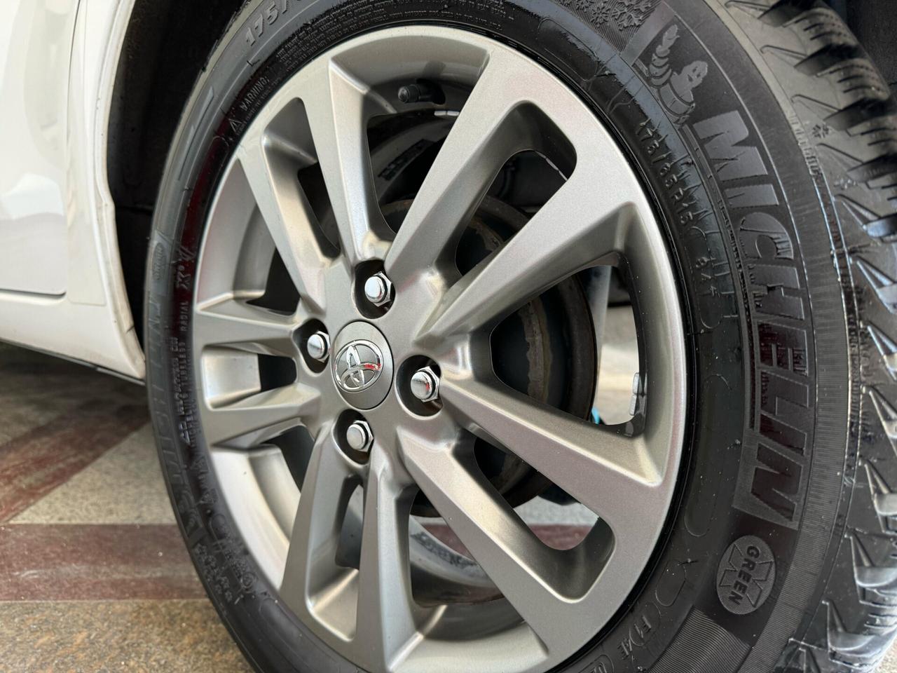 Toyota Yaris 1.0 5 porte Lounge