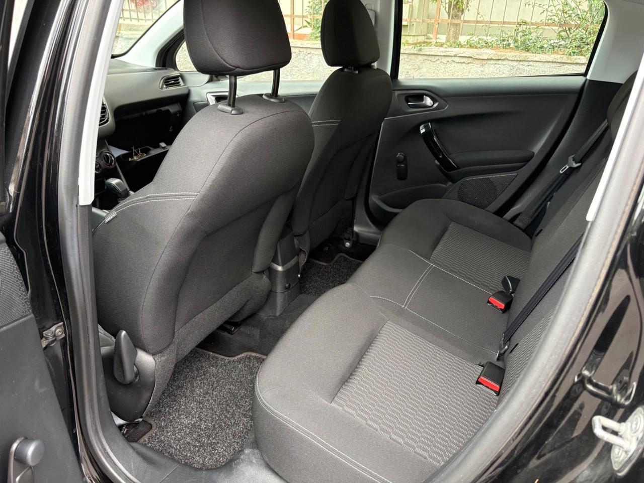 Peugeot 208 BlueHDi 75 5 porte Allure