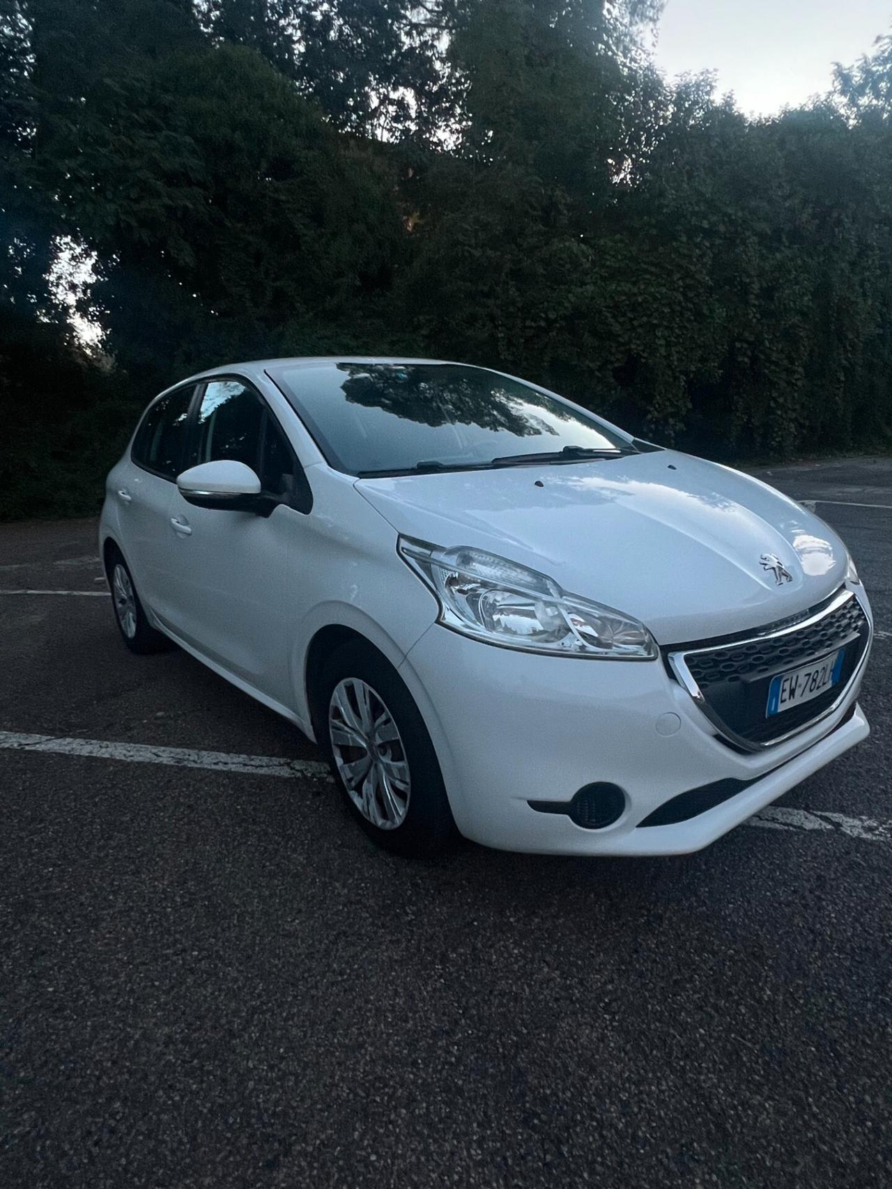 ADATTA PER NEOPATENTATI Peugeot 208 1.4 HDi 68 CV 5 porte Allure