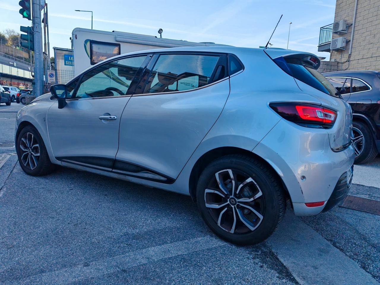 Renault Clio ok neopatentati modello moschino