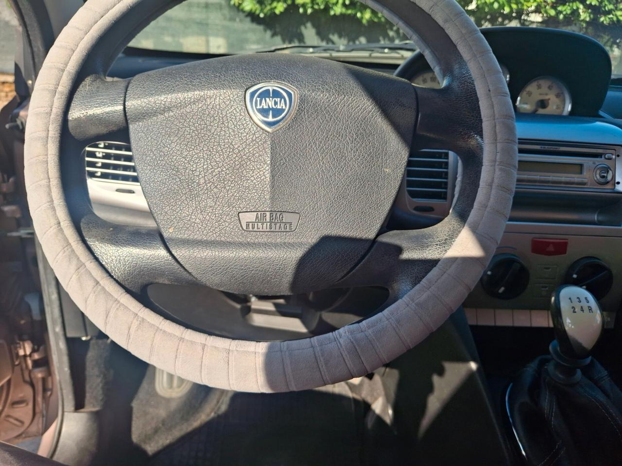 Lancia Ypsilon 1.2 Argento neopatentati