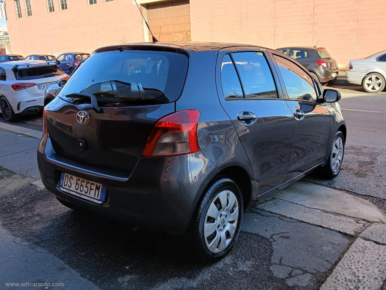 TOYOTA Yaris 1.0 5p. Sol