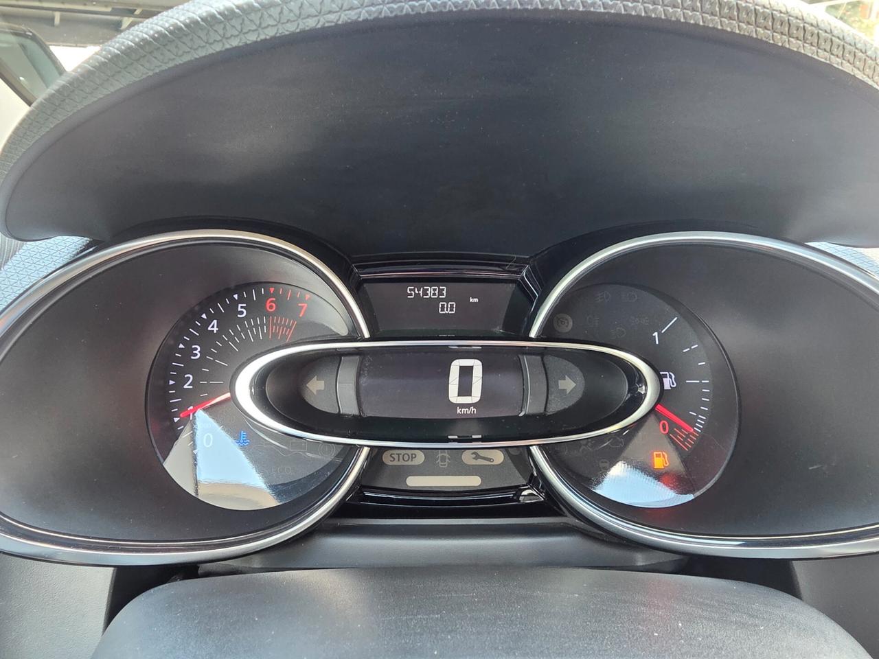 Renault Clio 0.9 TCE 75cv Moschino / UNICOPROPRIETARIO