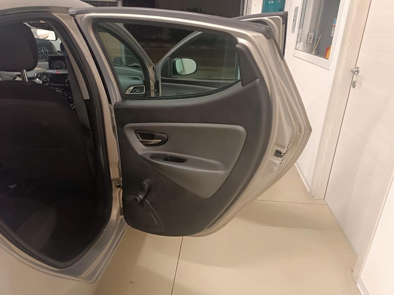 Lancia Ypsilon 1.2 69 CV 5 porte Gold