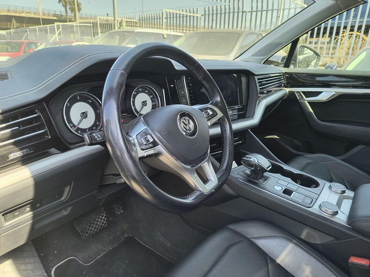 VOLKSWAGEN Touareg III 2018 - Touareg 3.0 V6 tdi Black Style 231cv tipt