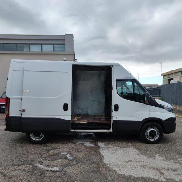 IVECO DAILY 35S12 VH2 FURGONE PASSO MEDIO 3 POSTI