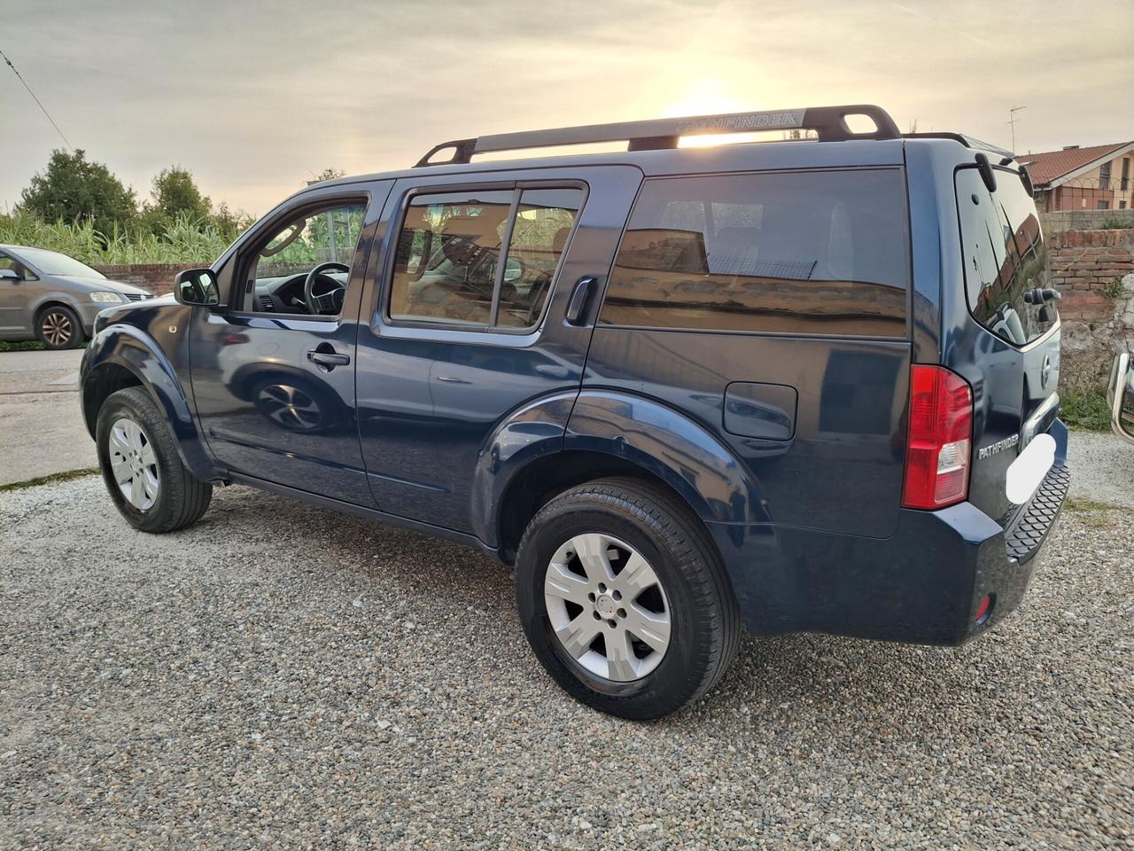 Nissan Pathfinder 2.5 dCi LE