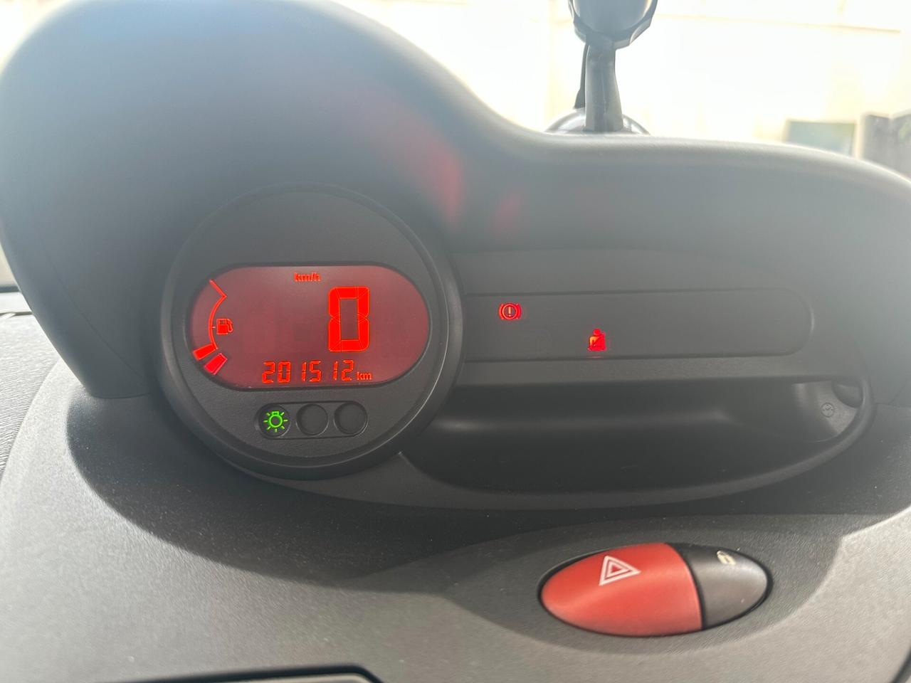 Renault Twingo 1.2 Benz, Euro 4, guidabile da neopat, buoni condi