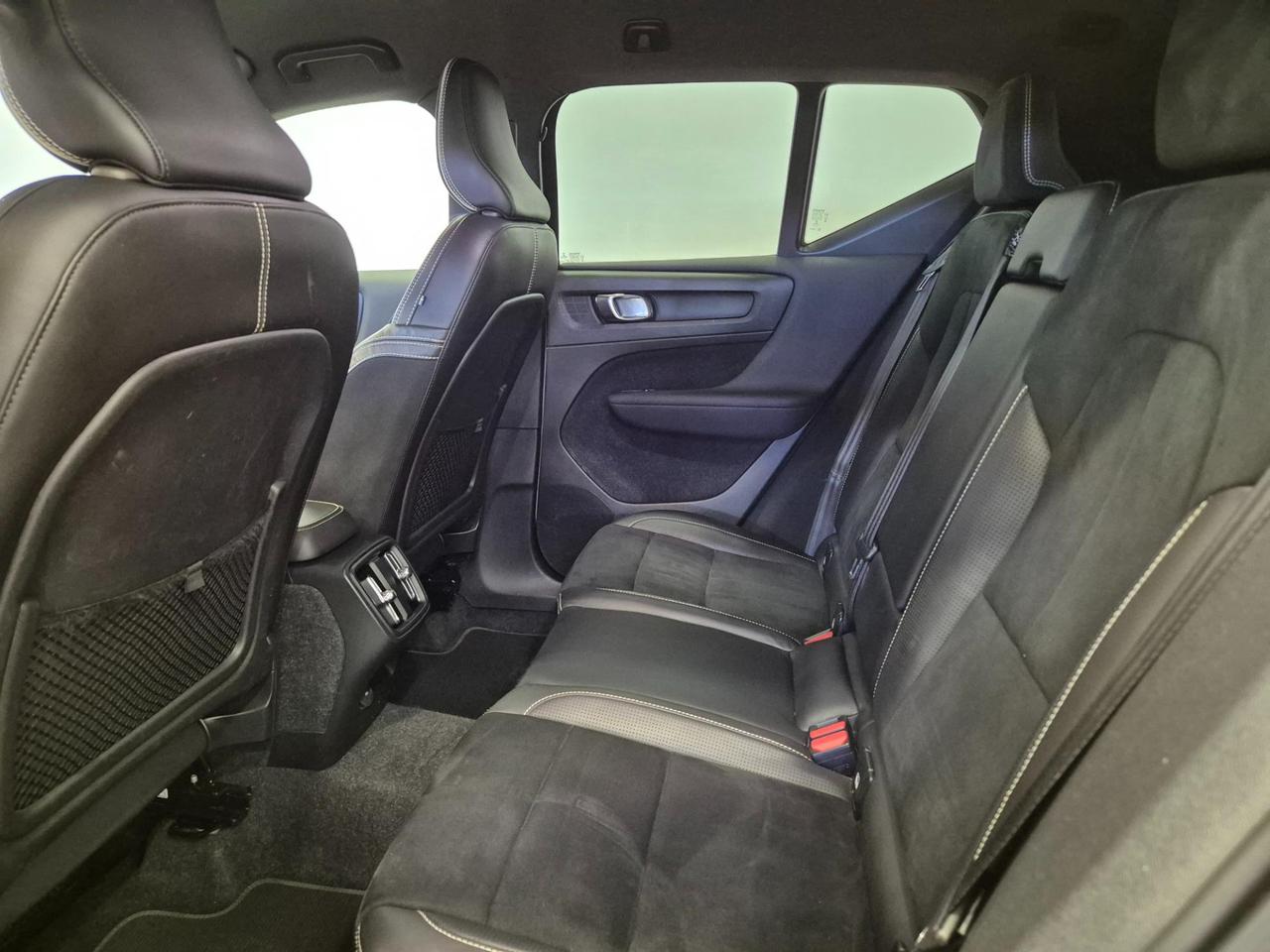 Volvo XC40 2.0 d3 R-design geartronic - UNIPROPRIETARIO - ACC/Lim - Cam