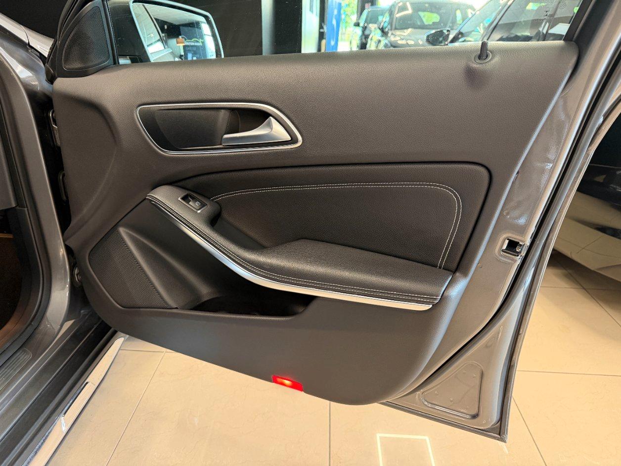Mercedes GLA 200 Night Edition auto