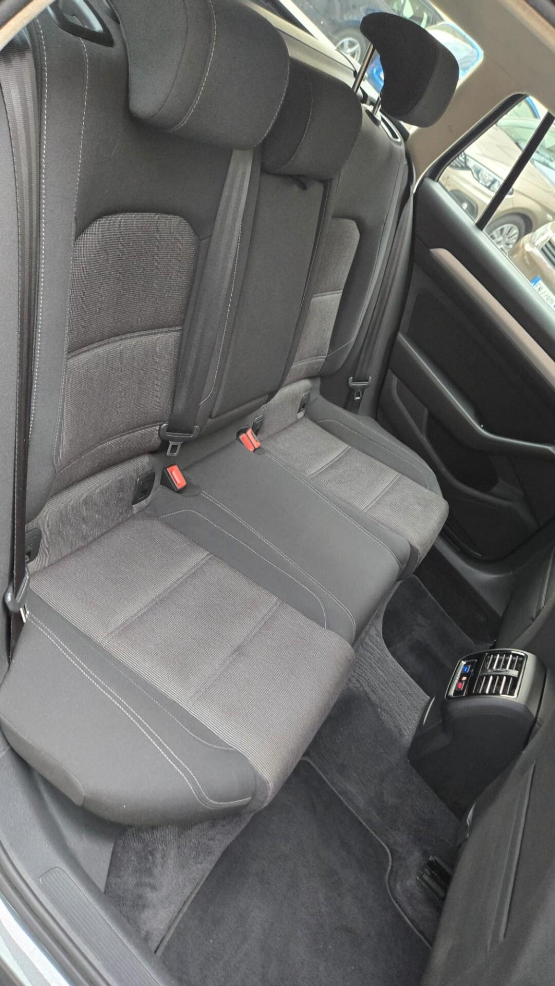 Volkswagen Passat Variant 1.6 TDI SCR DSG Business BMT