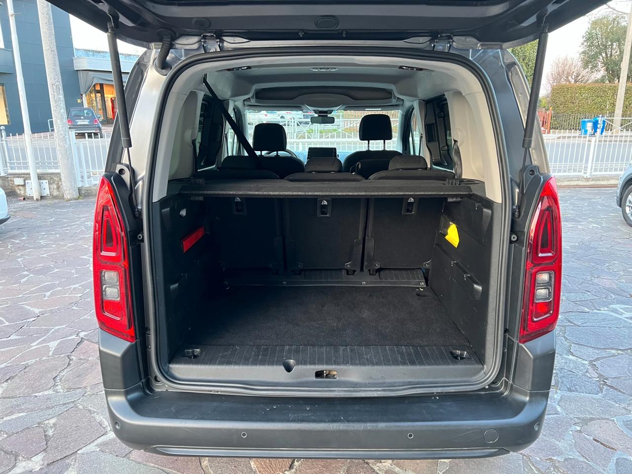 Fiat Doblo 1.5 BlueHdi 130CV AT8 Combi N1 Autocarro 5 posti