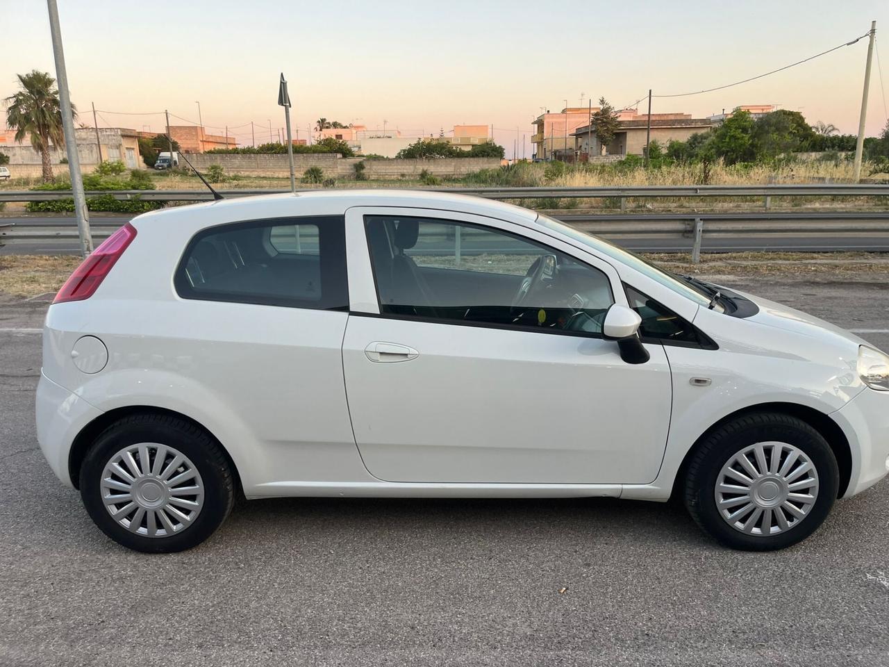 Fiat Grande Punto 1.4 EasyPower Unipro 2011