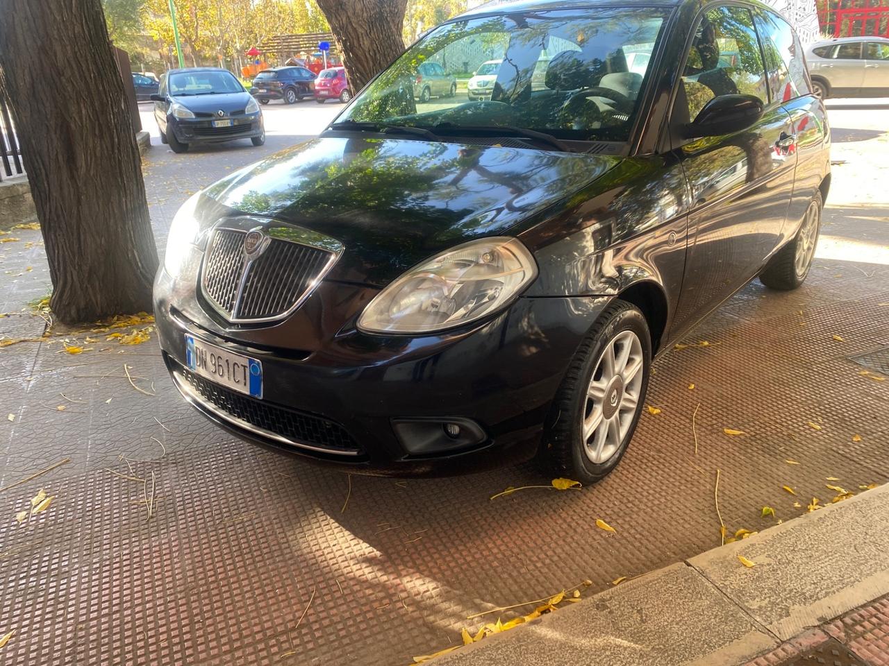 Lancia Ypsilon 1.3 MJT 75 CV Argento