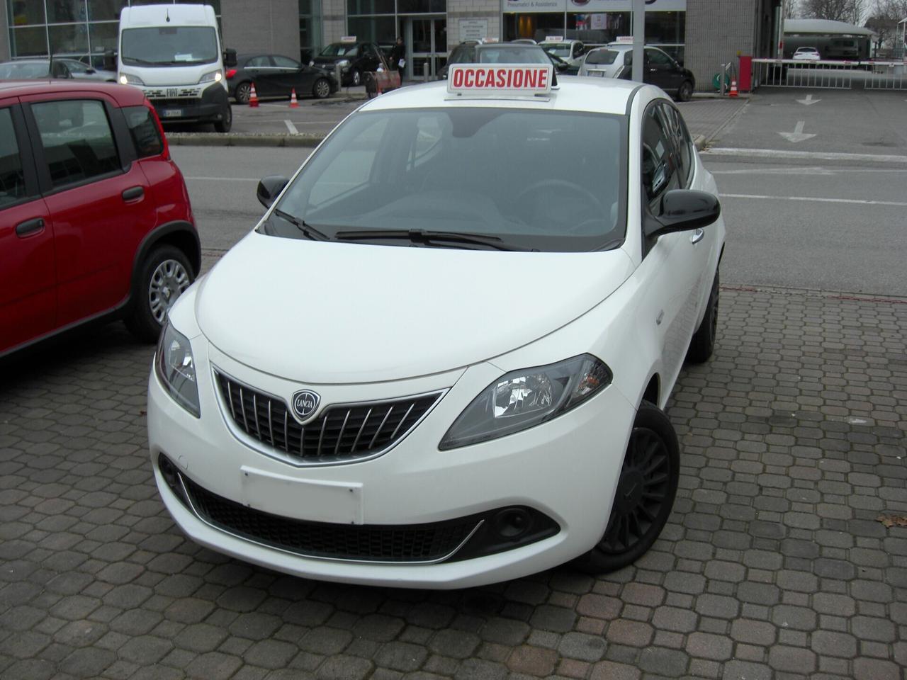 Lancia Ypsilon 1.0 5 porte Hybrid Silver