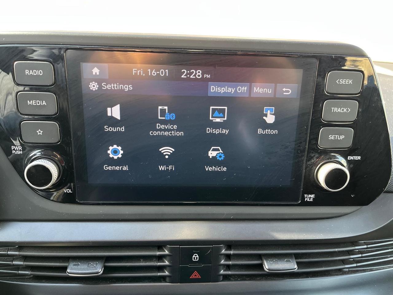 Hyundai i20-1.2 benz-full-2023